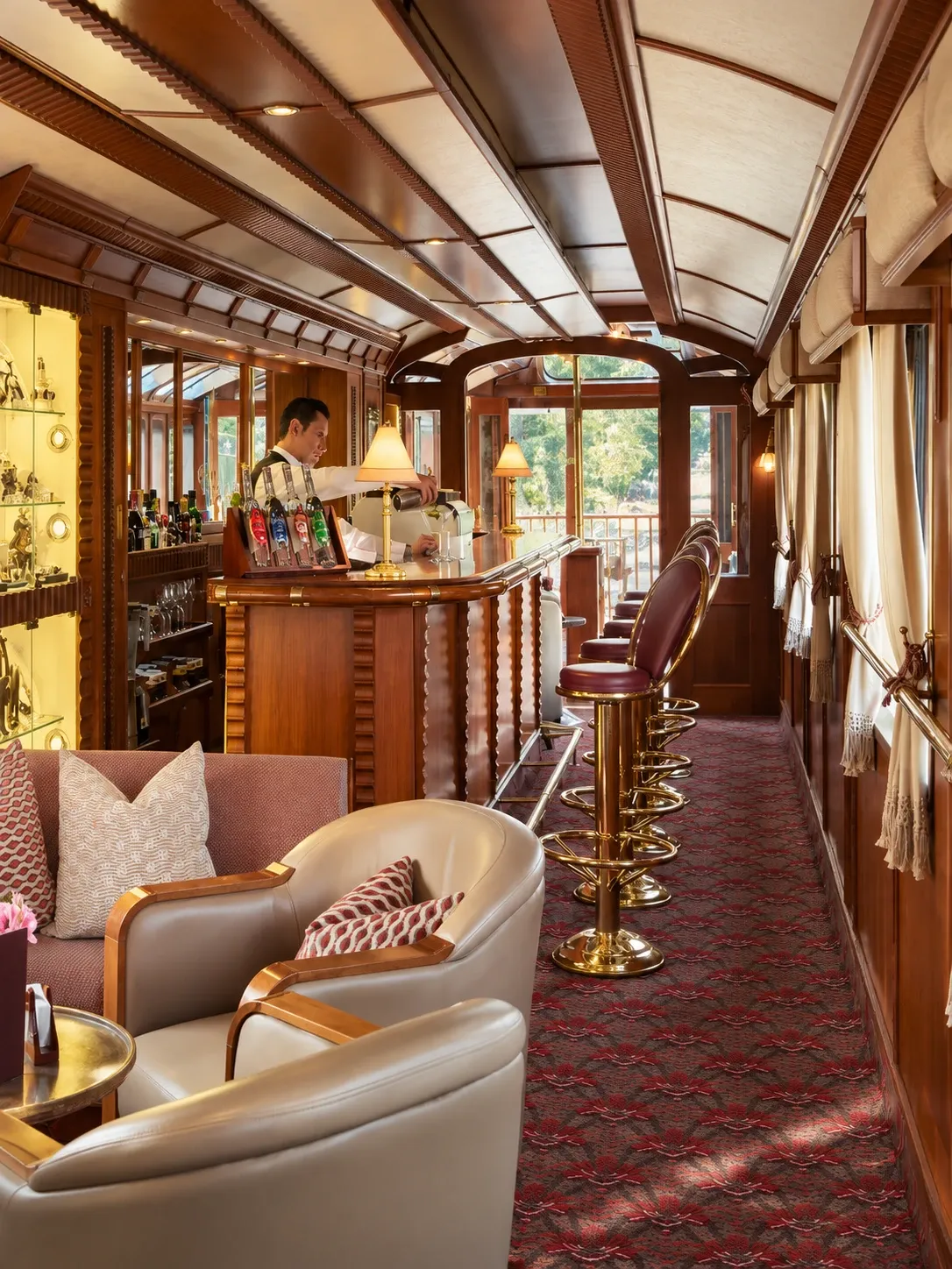 The wood-panelled bar car of the Hiram Bingham train