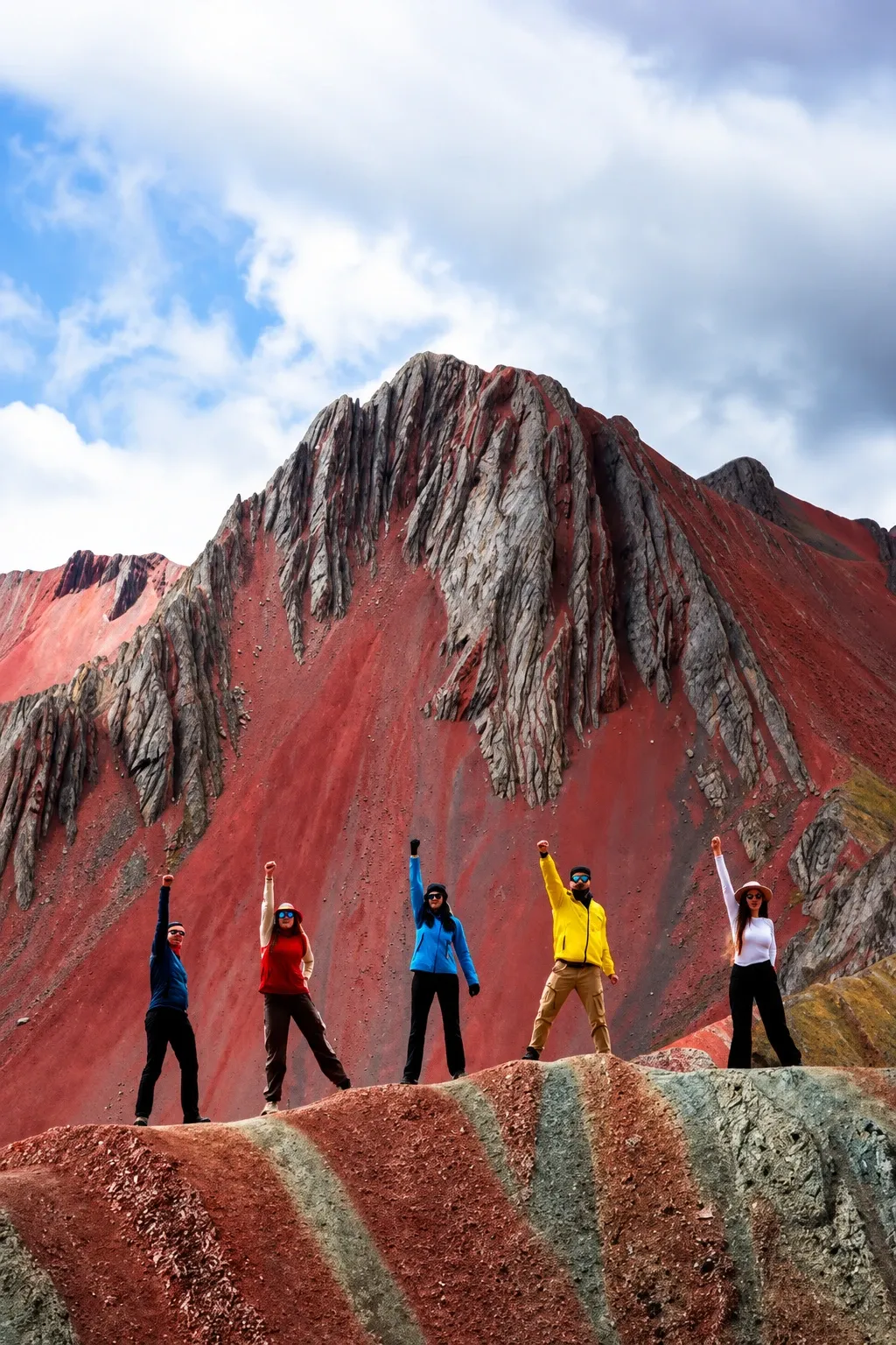 Walkers on a narrow ridge at Pallay Punchu