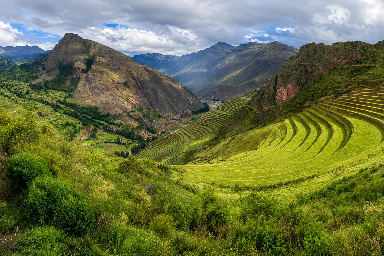 The curving terraces of Pisac with the valley beyond